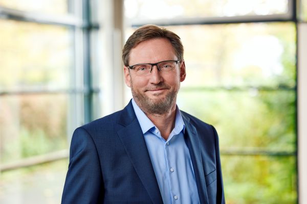 Christian Aust, Vertrieb