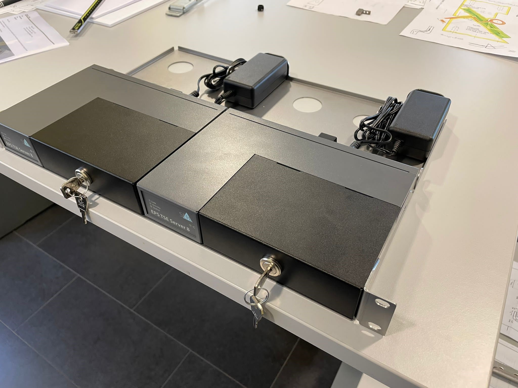 Rackmount für 2 (zwei) Epson 8-fach TSE Server