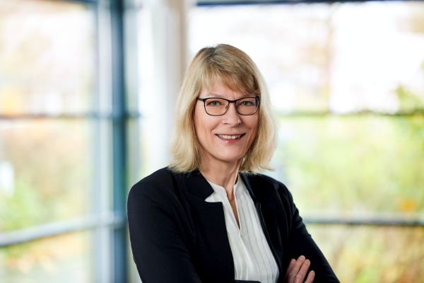 Lydia Stehrenberg, Vertrieb