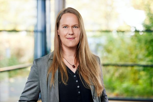 Janine Schubert, Vertrieb