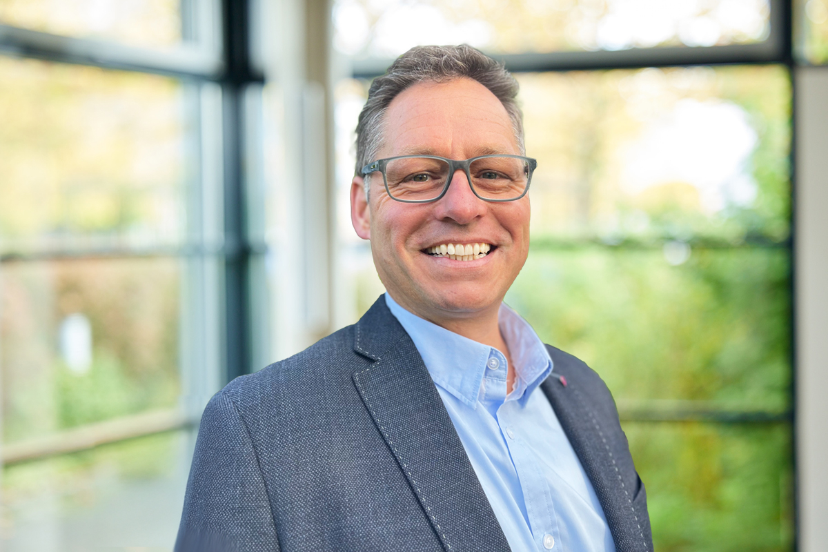 Martin Schönemann, Vertrieb